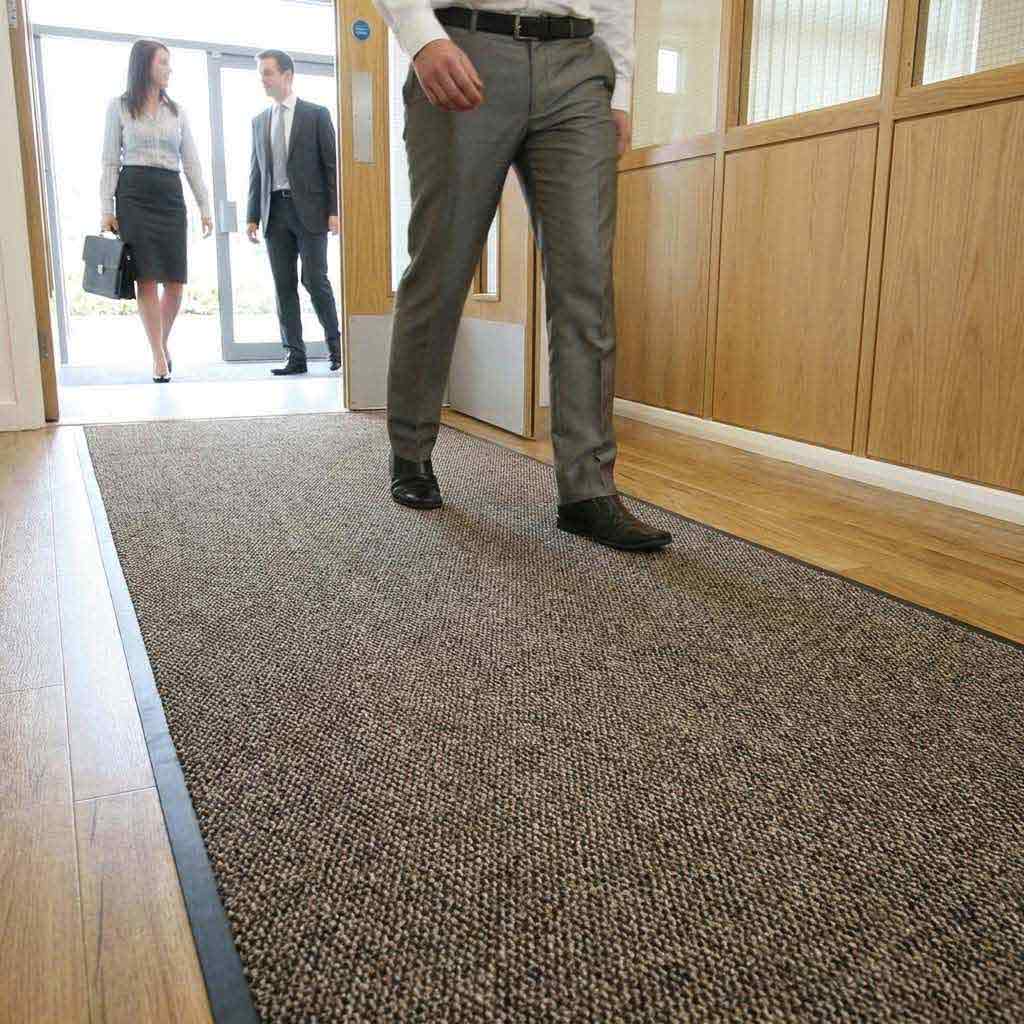 Premium Plush Vinyl Runner Roll Matting for Light to Medium Traffic Areas - Durable, Slip-Resistant and Customizable Lengths up to 25m