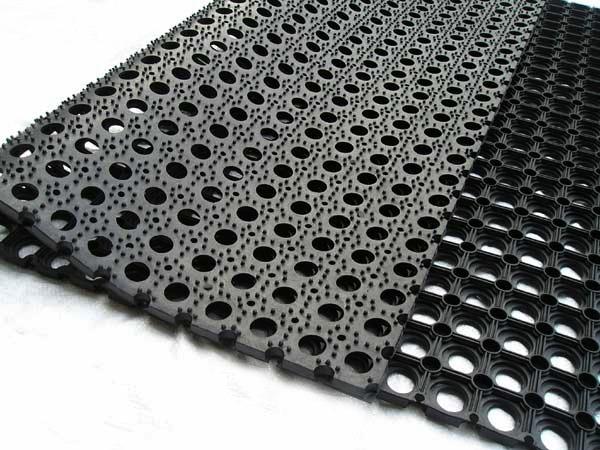 Rubber Entrance Mat with Drainage Holes