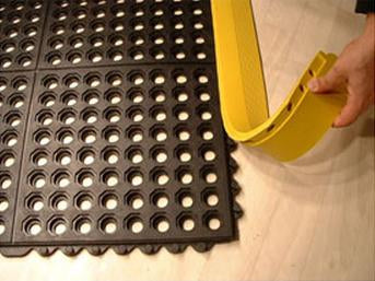 Rubber Link Mats with Drainage Holes for Pool And Wet Areas A