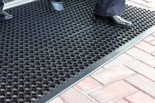 Rubber Mat with Drainage Holes for Pool And Wet Areas